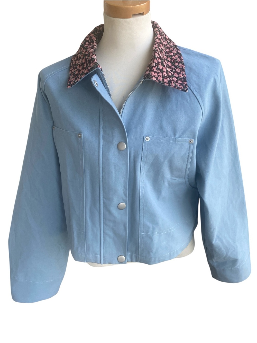 Wild Fable blue Chore cropped Jacket with a contrasting floral collar Large. NWT